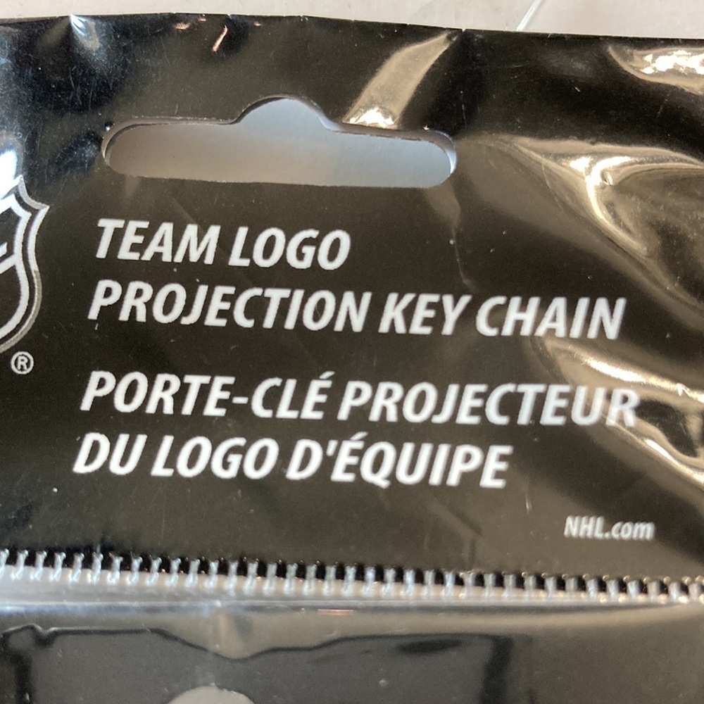 Calgary Flames Key Chain with light - Picture 5 of 5